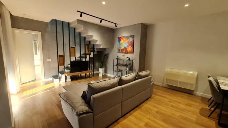 Tirane, jepet me qera apartament duplex 1 Katshe Kati 2, 119 m² 1.500 € (Rruga Barrikadave)