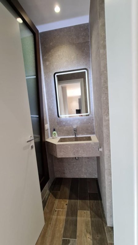 Tirane, jepet me qera apartament duplex 1 Katshe Kati 2, 119 m² 1.500 € (Rruga Barrikadave)