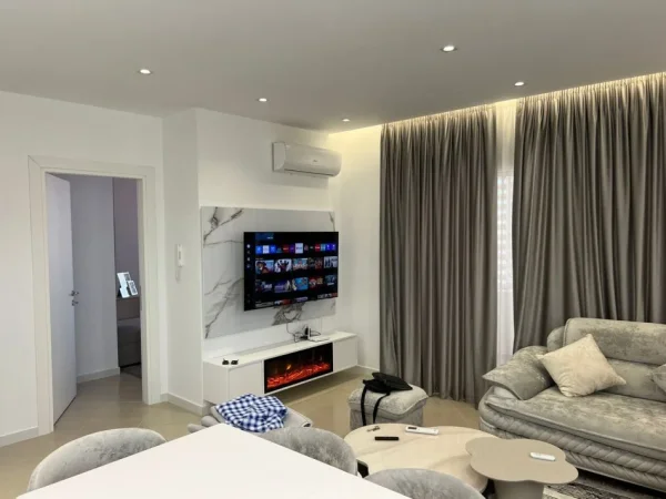 Tirane, shitet 2+1+2 Kati 6, 103 m² 175.000 Lek (Prane Spitalit Amerikan 3 tek Bau Market)