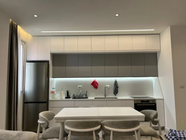 Tirane, shitet 2+1+2 Kati 6, 103 m² 175.000 Lek (Prane Spitalit Amerikan 3 tek Bau Market)