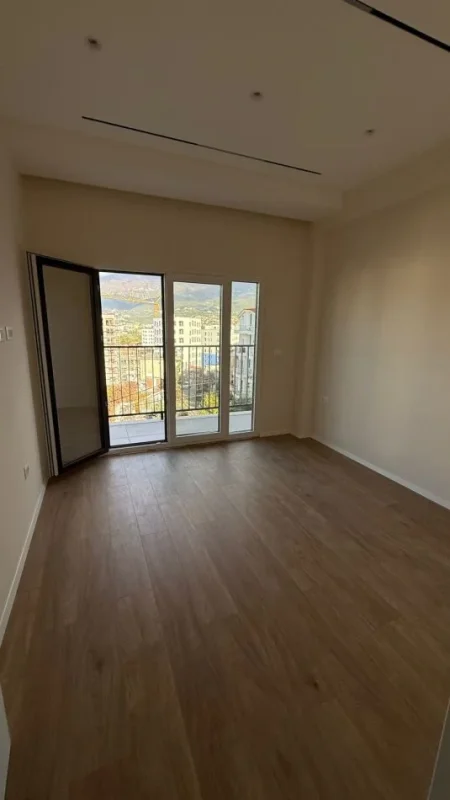 Tirane, shes apartament 1+1+Ballkon , 60 m² 98.450 € (Ali Demi)