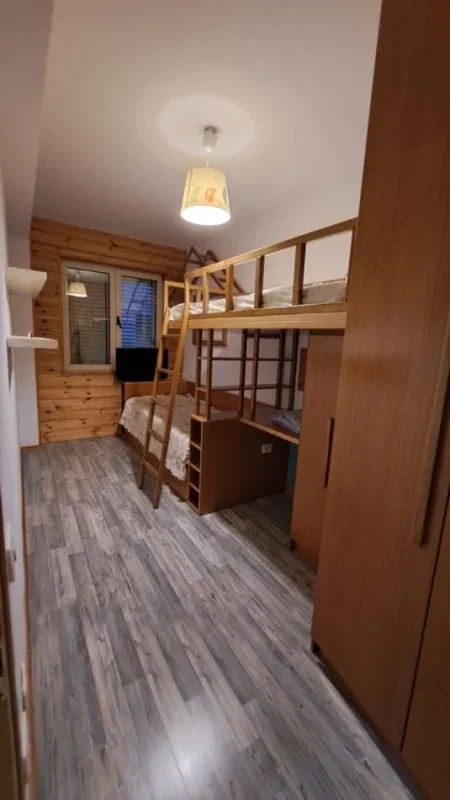 Tirane, shitet apartament 2+1+Ballkon Kati 4, 81 m² 165.000 € (Ish Stacioni i Fundit i Tirana e Re)