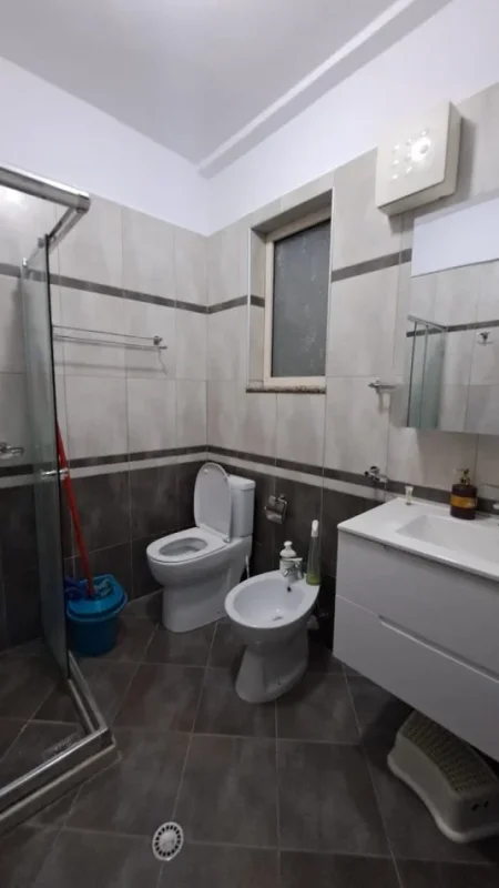 Tirane, shitet apartament 2+1+Ballkon Kati 4, 81 m² 165.000 € (Ish Stacioni i Fundit i Tirana e Re)