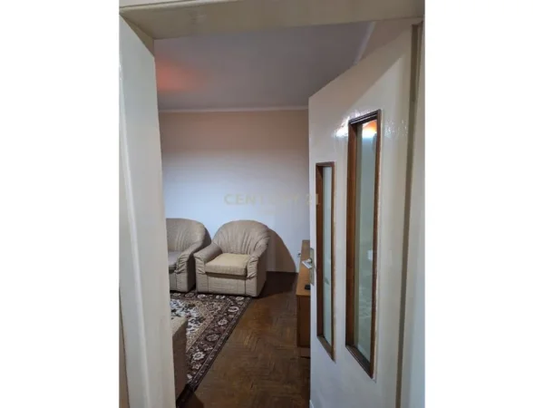 Tirane, jepet me qera apartament 1+1+Ballkon Kati 4, 70 m² 450 € (21 dhjetori)