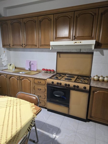 EKSKLUZIVE!TIRANË:SHITET SHTËPI 2 KATËSHE,FORMA 2+1+Ballkon,SIPERFAQE NDERTIMI 277 m²,TOKË 820 M2,ÇMIMI 560.000 € (RESTORANT FRESKU,RRUGA MUHAMET DELIU)