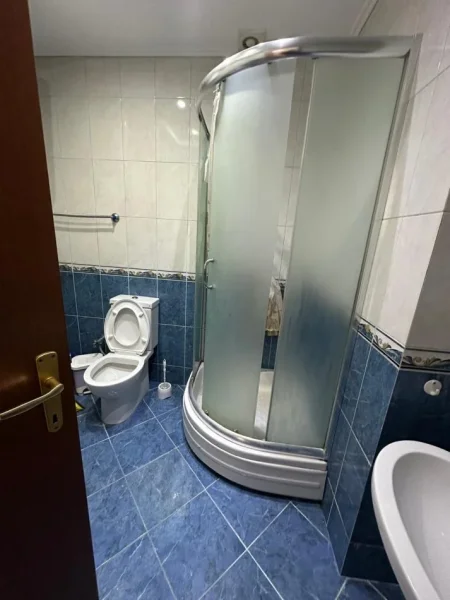 Tirane, jepet me qera 3+1+Ballkon Kati 8, 150 m² 800 € (Don Bosko)