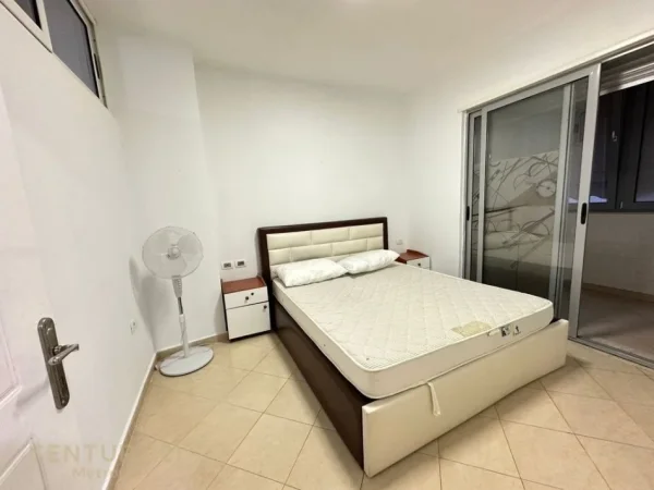 Tirane, jepet me qera apartament 2+1 Kati 5, 55 m² 430 € 