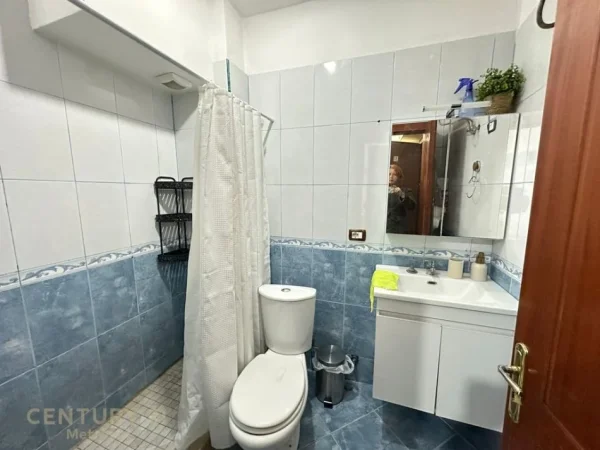 Tirane, jepet me qera apartament 2+1 Kati 5, 55 m² 430 € 