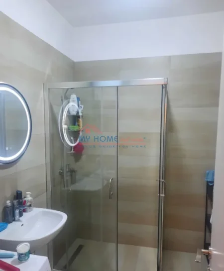 Tirane, jepet me qera apartament 2+1+Ballkon Kati 3, 127 m² 750 € (Rruga e Dibres)