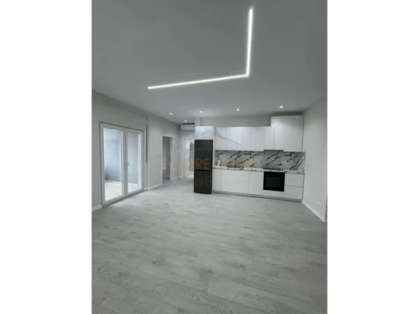 Tirane, jepet me qera apartament 2+1 Kati 4, 90 m² 450 € (kodra e priftit)