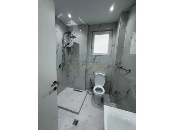 Tirane, jepet me qera apartament 2+1 Kati 4, 90 m² 450 € (kodra e priftit)