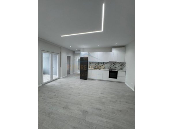 Tirane, jepet me qera apartament 2+1 Kati 3, 90 m² 450 € (kodra e priftit)