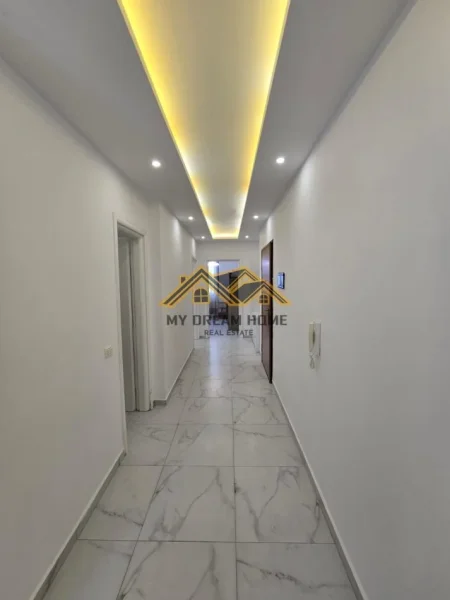 Durres, jepet me qera apartament 2+1+Ballkon Kati 2, 80 m² 600 € (PLAZH)