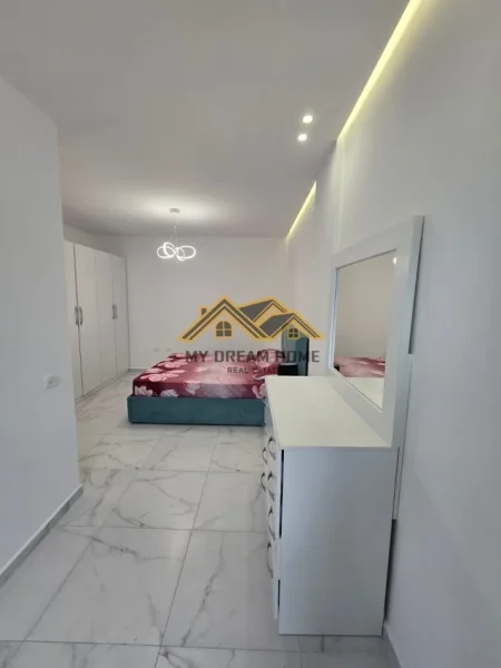 Durres, jepet me qera apartament 2+1+Ballkon Kati 2, 80 m² 600 € (PLAZH)