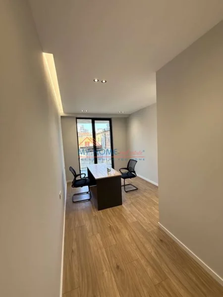 Tirane, jepet me qera zyre Kati 3, 70 m² 700 € (Rruga Mine Peza)