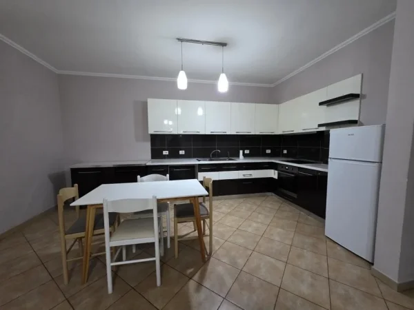 Tirane, jepet me qera Apartament 2+1, 55.000 Leke/Muaj, Kati 6, (Astir)
