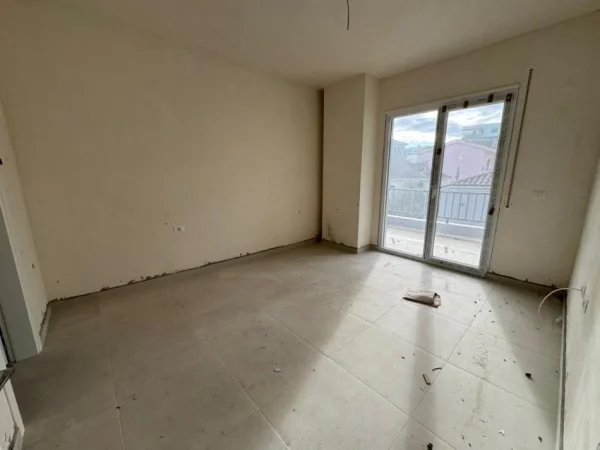 Tirane, shitet apartament 2+1 Kati 1, 
