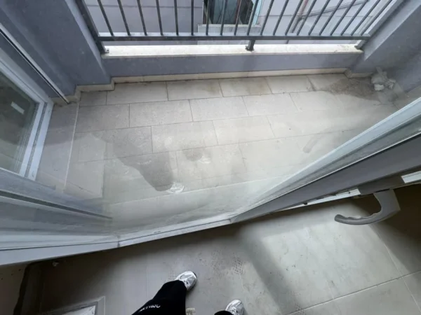 Tirane, shitet apartament 2+1 Kati 1, 