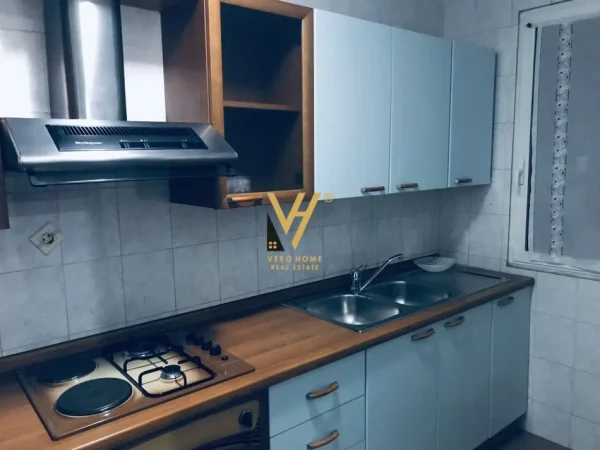 Tirane, jepet me qera apartament 2+1+Ballkon Kati 5, 80 m² 500 € (RRUGA NDRE MJEDA)