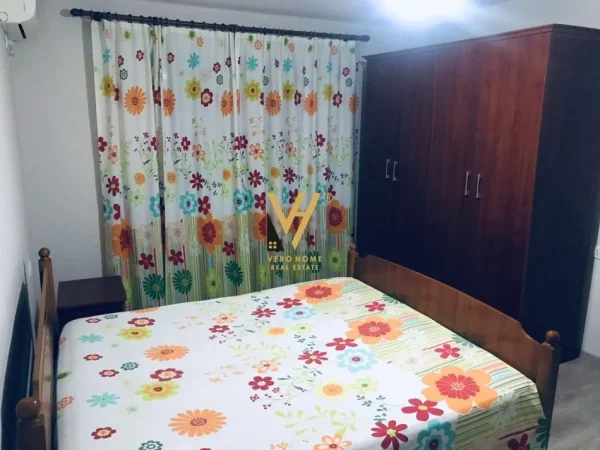 Tirane, jepet me qera apartament 2+1+Ballkon Kati 5, 80 m² 500 € (RRUGA NDRE MJEDA)