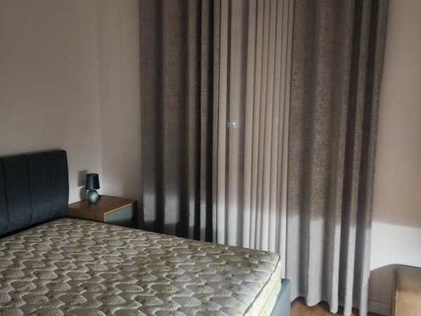 Tirane, jepet me qera apartament 2+1+Aneks+Ballkon Kati 7, 90 m² 600 € (Asitr tek Vila L)