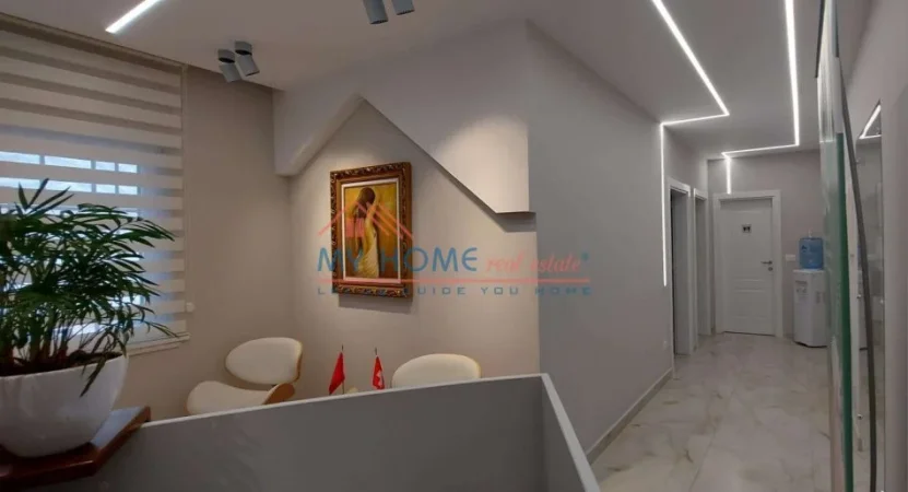 Tirane, jepet me qera ambjent biznesi Kati 0, 70 m² 2.500 € (Rruga Fortuzi)