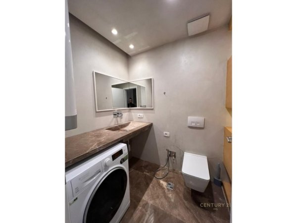 Tirane, shes apartament 2+1+Ballkon Kati 11, 93 m² 260.000 € (Rruga Ndre Mjeda)