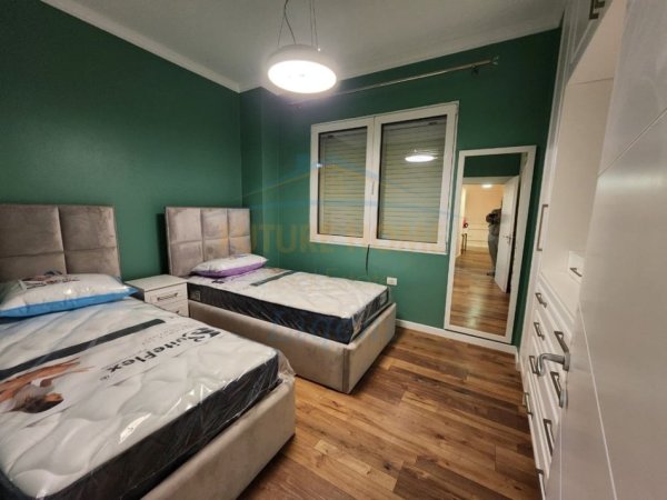 Tirane, jepet me qera apartament 2+1 Kati 3, 105 m² 850 € 