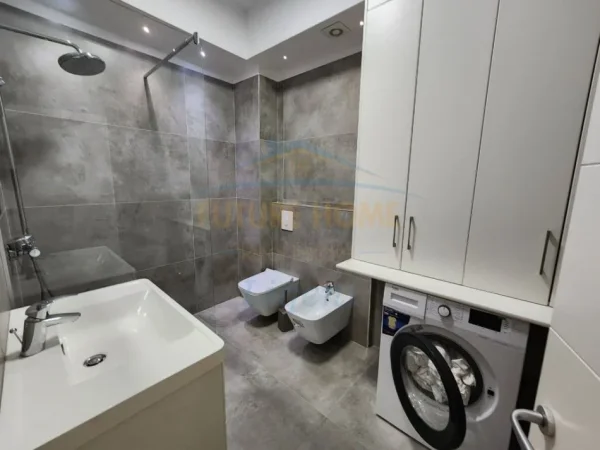 Tirane, jepet me qera apartament 2+1 Kati 3, 105 m² 850 € 