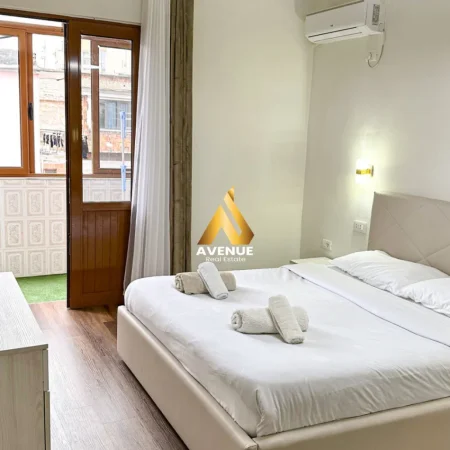 Tirane, jepet me qera apartament 2+1+Ballkon Kati 3, 75 m² 800 € (Sheshi wilson)