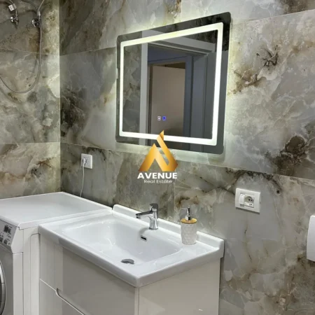 Tirane, jepet me qera apartament 2+1+Ballkon Kati 3, 75 m² 800 € (Sheshi wilson)