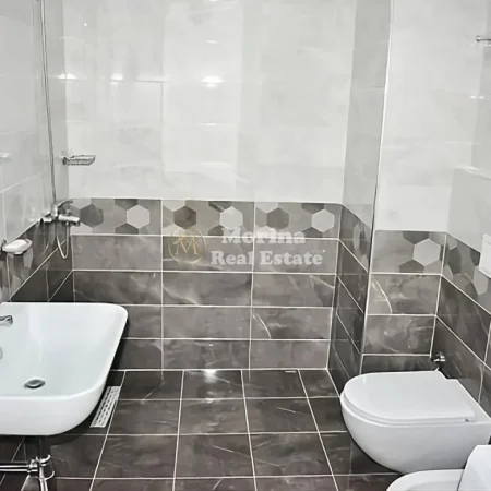 Tirane, jepet me qera apartament 1+1 Kati 5, 69 m² 500 € (Laprake)