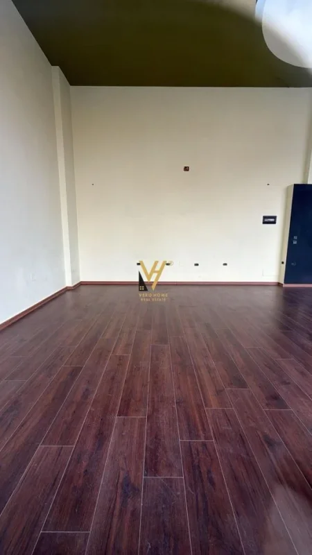 Tirane, jepet me qera dyqan Kati 0, 75 m² 800 € (QYTET STUDENTI)