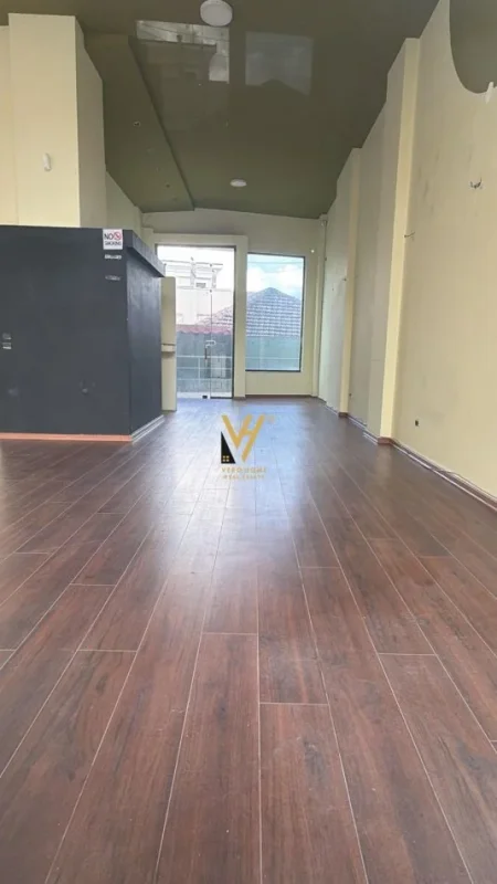 Tirane, jepet me qera dyqan Kati 0, 75 m² 800 € (QYTET STUDENTI)