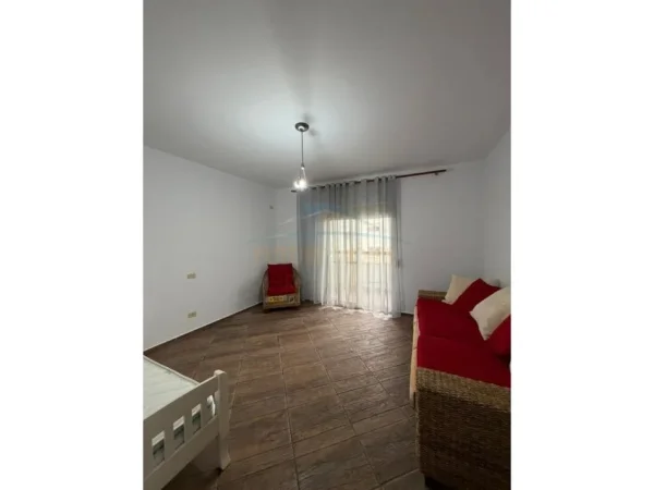 Durres, jepet me qera apartament 2+1 Kati 5, 110 m² 500 € (Apartament 2+1, Pranë Tatimeve, Durrës)