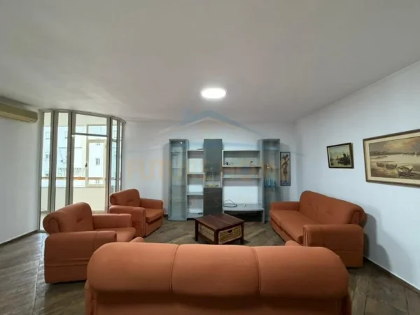 Durres, jepet me qera apartament 2+1 Kati 5, 110 m² 500 € (Apartament 2+1, Pranë Tatimeve, Durrës)