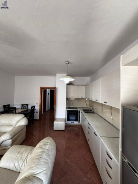 Tirane, jepet me qera apartament 2+1 Kati 8, 100 m² 400Euro (Astir)