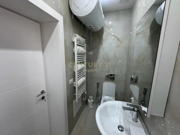 Tirane, shitet apartament 3+1+Ballkon Kati 2, 105 m² 300.000 € (Rr. Elbasanit)