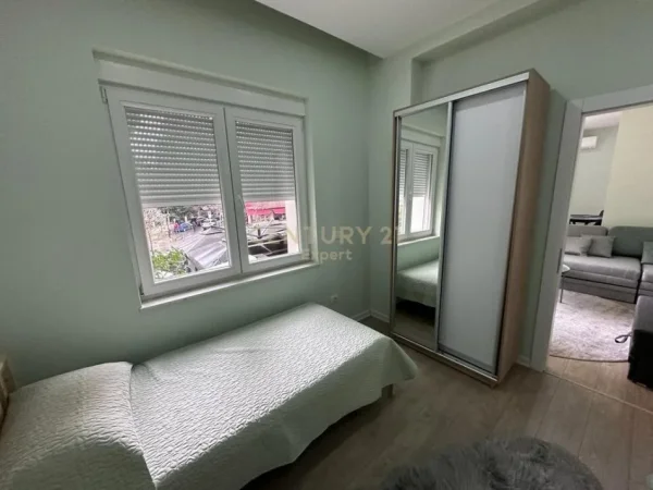 Tirane, shitet apartament 3+1+Ballkon Kati 2, 105 m² 300.000 € (Rr. Elbasanit)