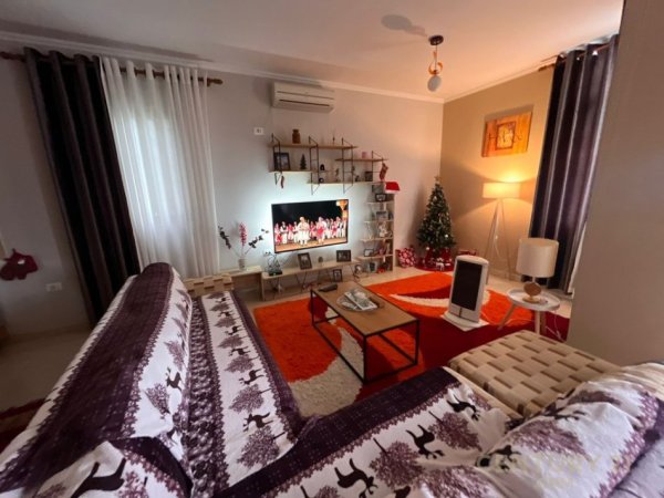 Tirane, jepet me qera apartament 2+1 Kati 2, 62 m² 600 € (Kopshti Botanik)