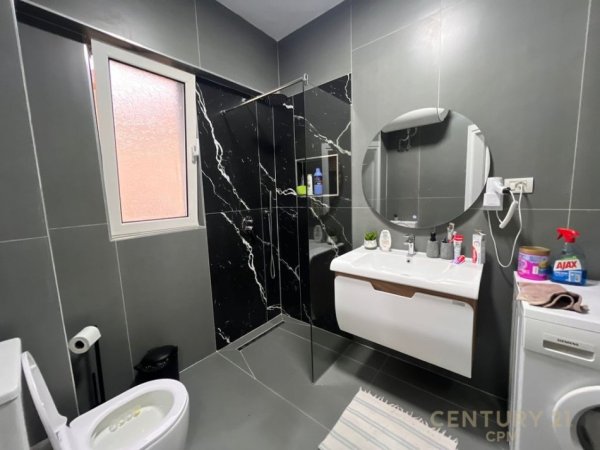 Tirane, jepet me qera apartament 2+1 Kati 2, 62 m² 600 € (Kopshti Botanik)