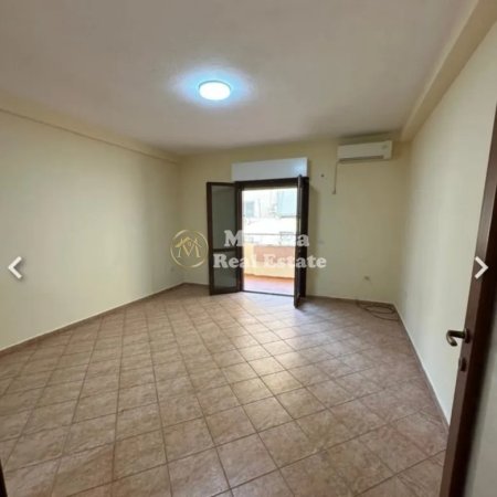 Tirane, jepet me qera apartament 2+1 Kati 4, 118 m² 650 € (Komuna Parisit)