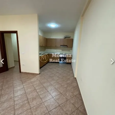 Tirane, jepet me qera apartament 2+1 Kati 4, 118 m² 650 € (Komuna Parisit)