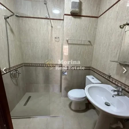 Tirane, jepet me qera apartament 2+1 Kati 4, 118 m² 650 € (Komuna Parisit)