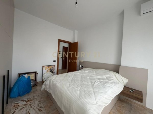 Tirane, jepet me qera apartament 2+1 Kati 6, 100 m² 900 € (PAZARI I RI)