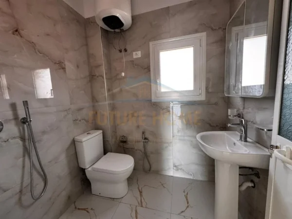 Durres, jepet me qera apartament 2+1 Kati 3, 314 m² 350 € (Ish Kenete, Durres)