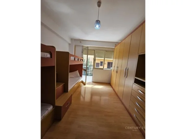 Tirane, jepet me qera apartament 2+1+Ballkon Kati 2, 98 m² 550 € (Kopshti Zoologjik)