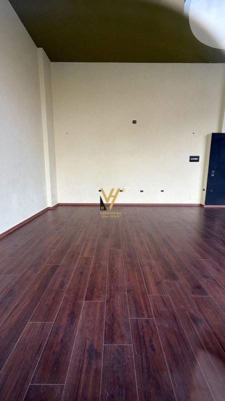 Tirane, shitet ambjent biznesi Kati 0, 75 m² 230.000 € (QYTET STUDENTI)