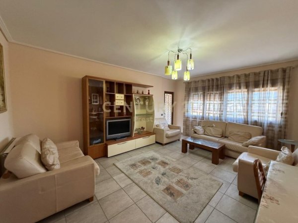 Tirane, jepet me qera apartament 2+1+Aneks+Ballkon Kati 9, 124 m² 700 € (Rruga e Elbasanit)