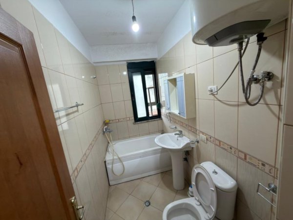 Tirane, jepet me qera apartament 2+1 Kati 5, 100 m² 550 € 